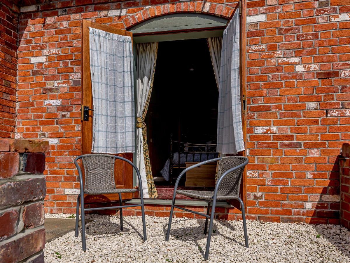 Barn End Villa Lincoln Exterior photo